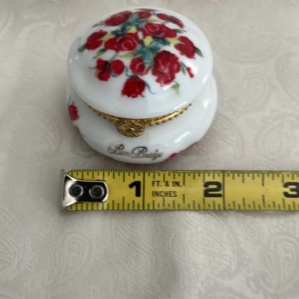 Vintage Ben Bridge Red Roses Porcelain Ring Holder/Trinket Box